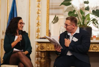 Mailys Lamarche et Lucas lors de la conférence des droits de l'enfant 2025