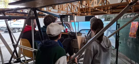Des jeunes de Sainte-Bernadette essayent le simulateur de vol 