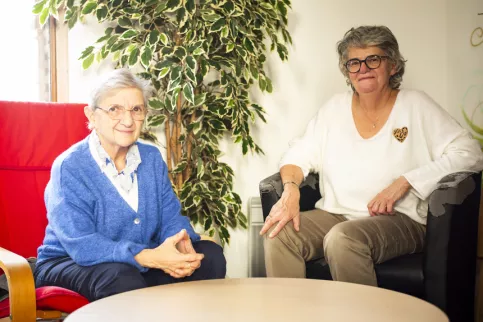 Deux bénévoles de la Maison des Familles de Bordeaux