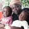 Une maman et ses 2 enfants