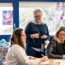 Une directrice d'école et ses collègues